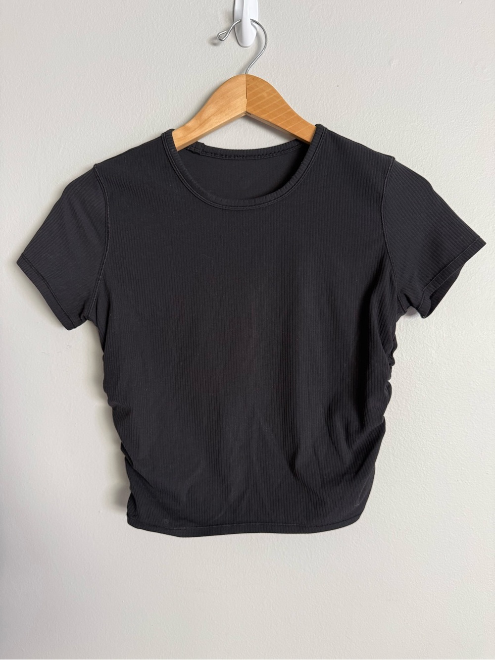 Lululemon Women's 8 Cropped Top Black Ribbed Short Sleeve Top